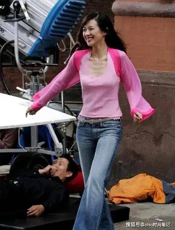 曲线 阔腿裤都烂大街了，穿穿马蹄裤吧，让你的长腿没有尽头