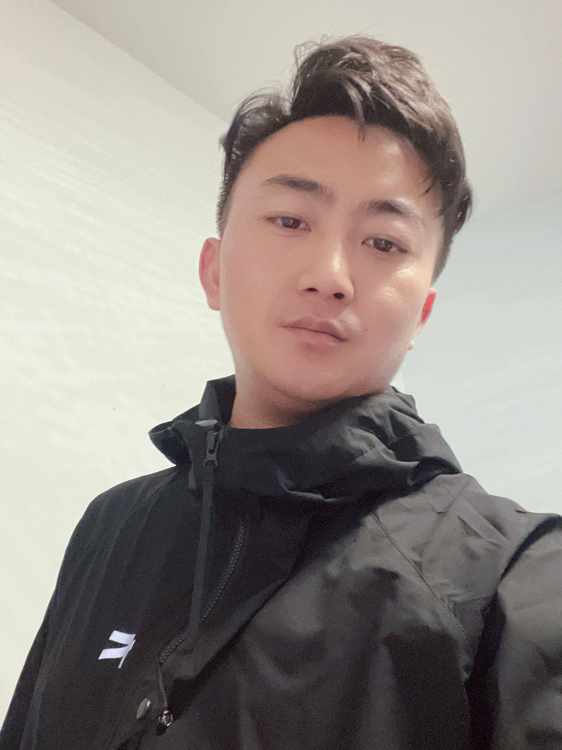 设计 外套就要轻薄透气还防雨，尽享落叶知秋，微风徐来。