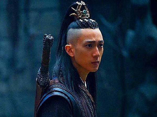 发型这是得罪造型师了吧，颜值再高，也经不起这么糟蹋？