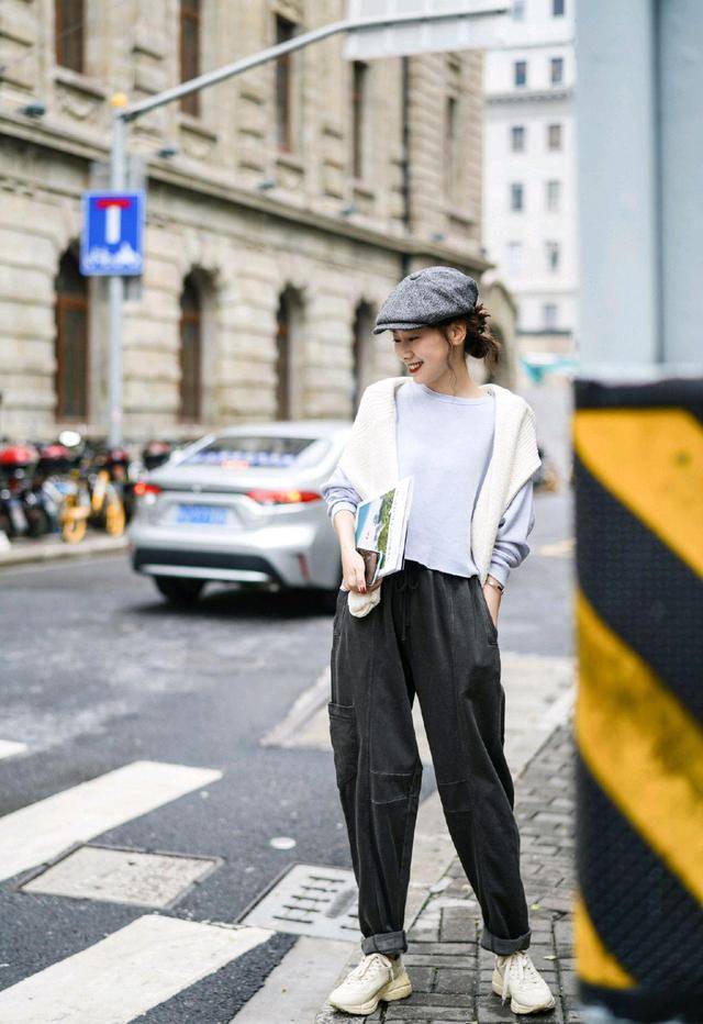 整体 见过世面的女人，穿针织衫从不“将就”，这些搭配高级精致又温柔