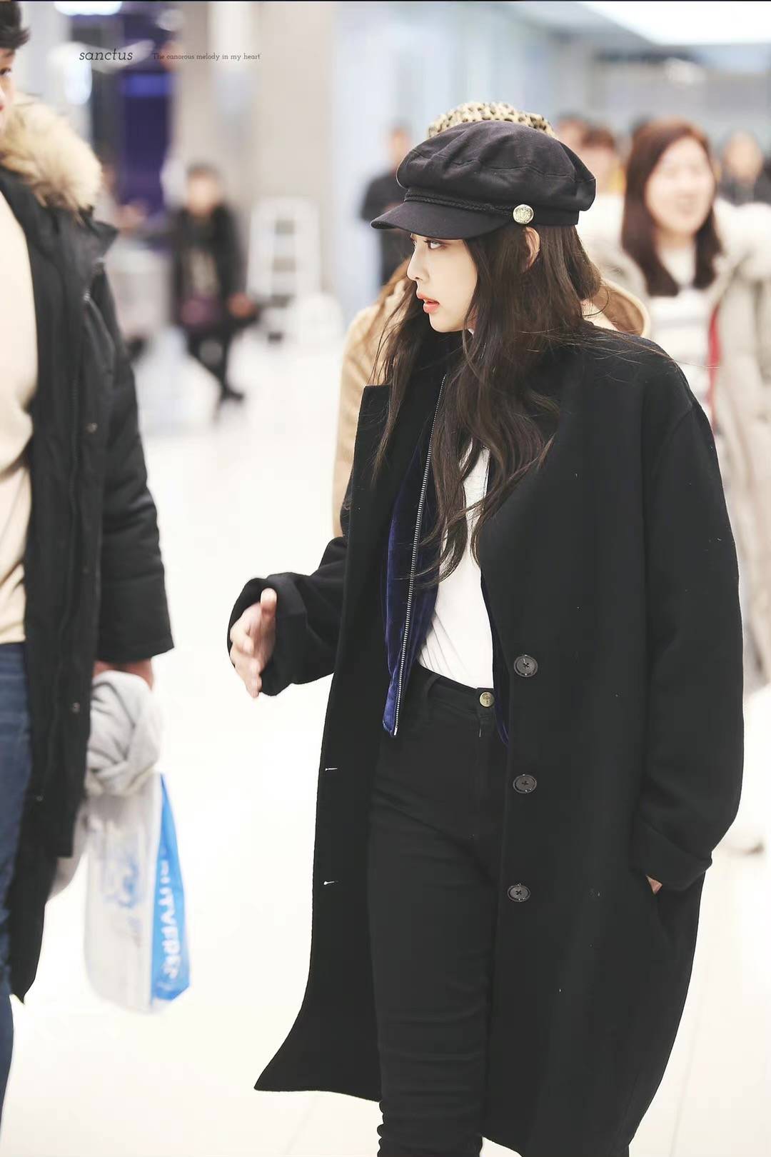 蓝色 JENNIE最新机场照,顶流女团时尚穿搭get起来!