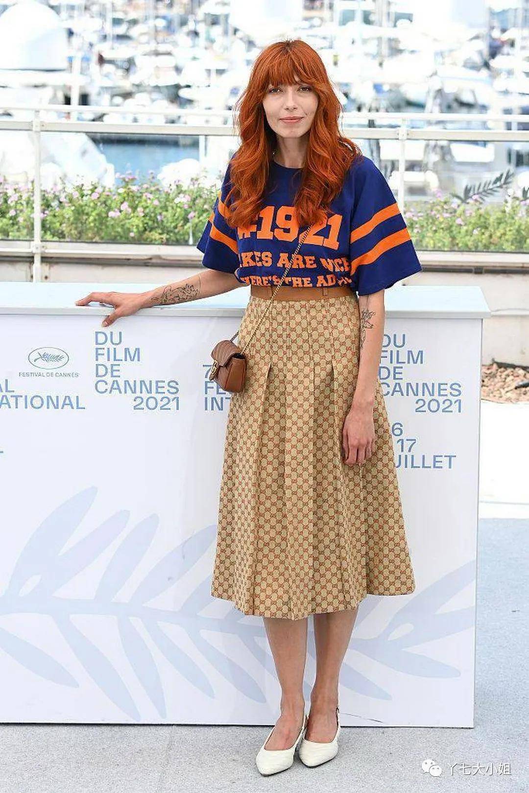 整体 十月份的裙子，这条廓形裙最好穿~