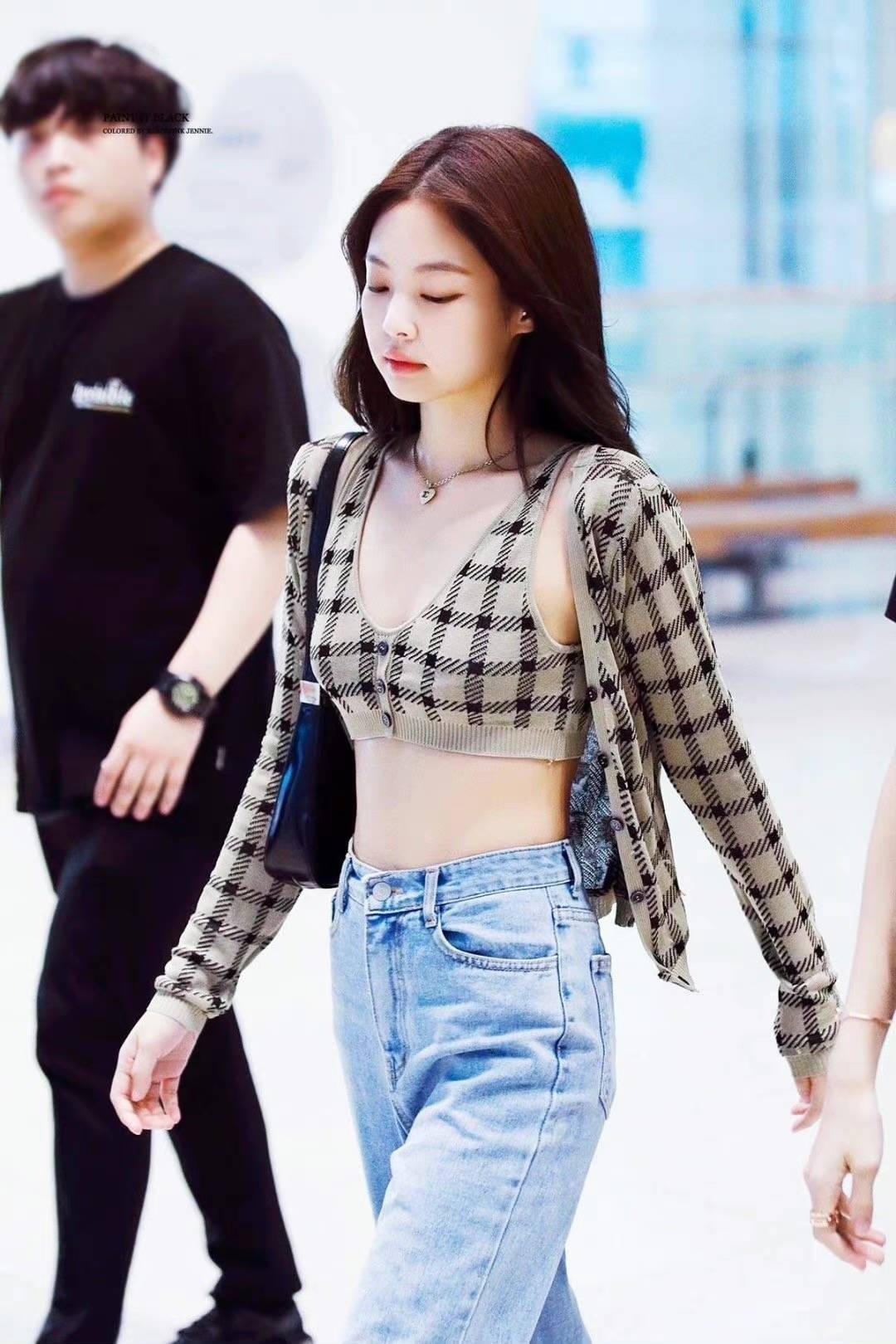 蓝色 JENNIE最新机场照,顶流女团时尚穿搭get起来!