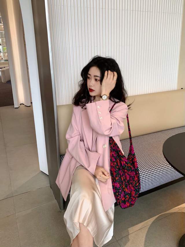 小个子 西装外套怎么穿出高级感?不如搭配半身裙,优雅时尚又能提升气质