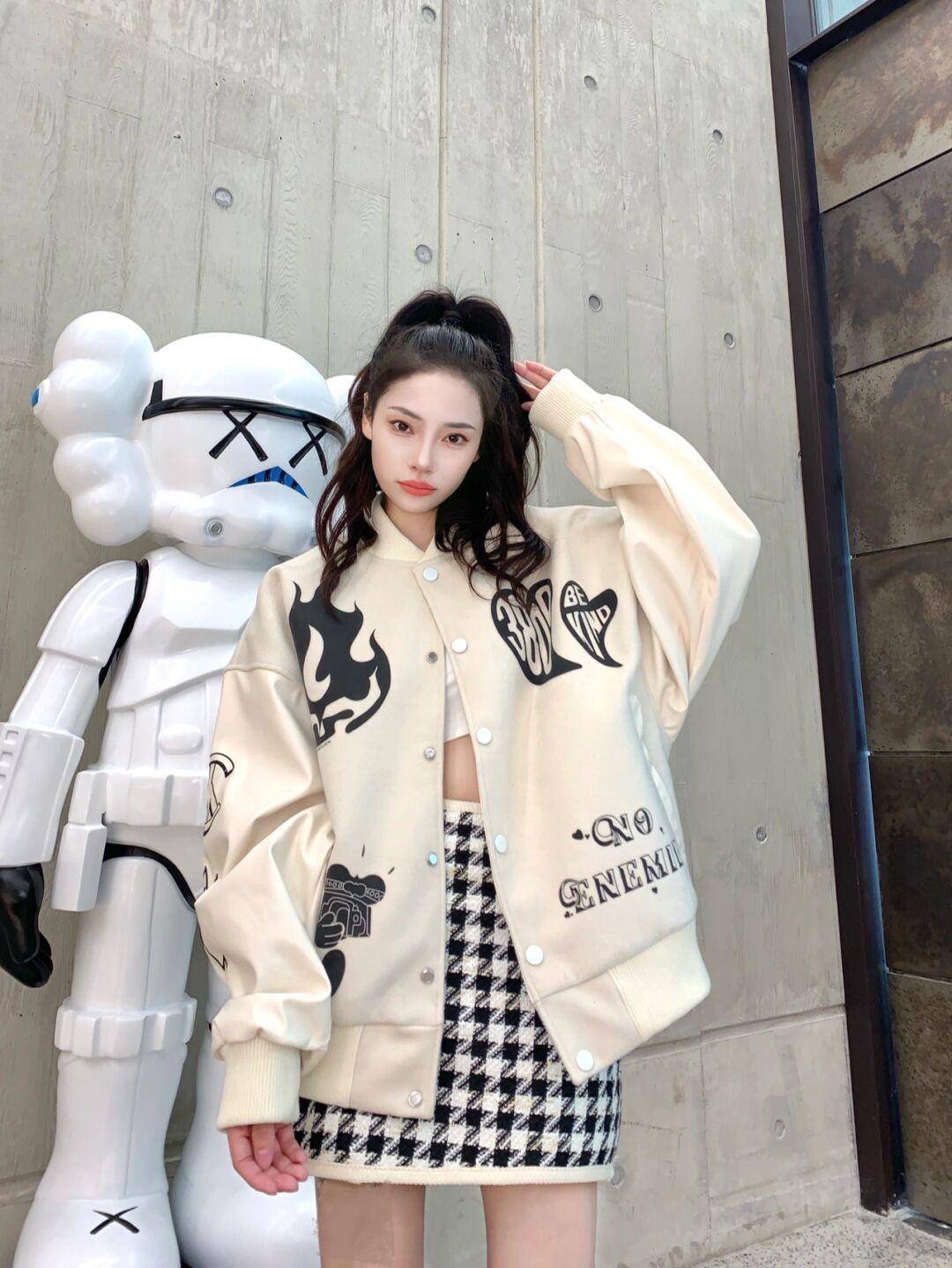 时尚 谁说黑白灰只能单调?掌握这几个搭配思路,基础色也能穿出高级感