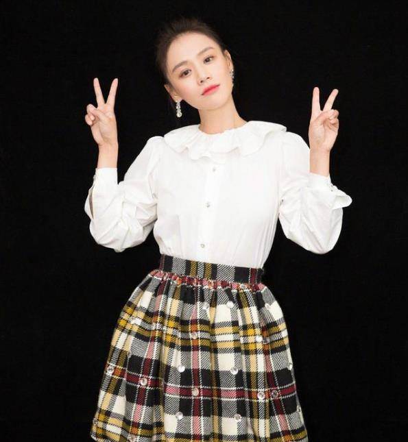 设计 江疏影和杨紫罕见撞衫,两人不仅身高差不多,连颜色审美也一个样