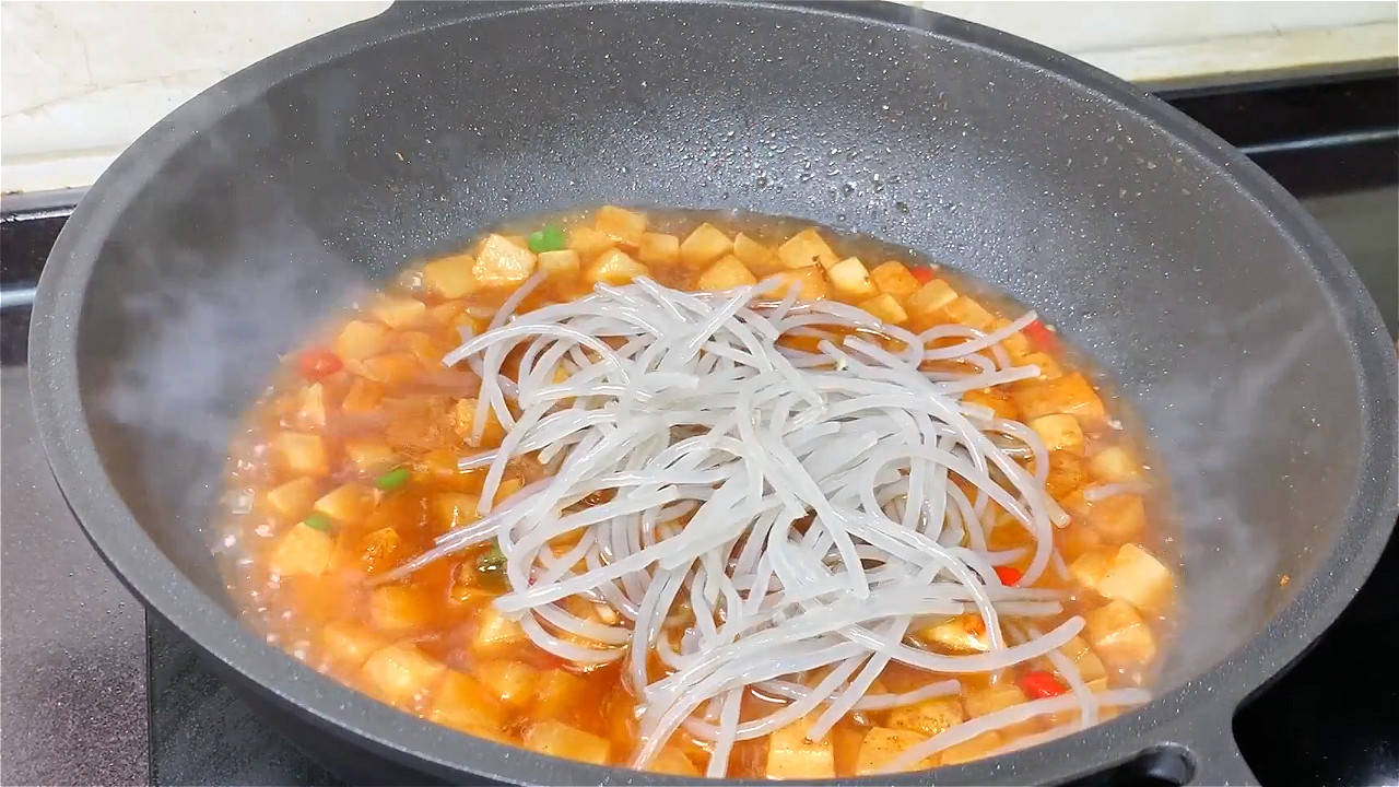 怎样做红薯粉条汤好吃 e7485be615784fcaa36564691e412475.jpeg