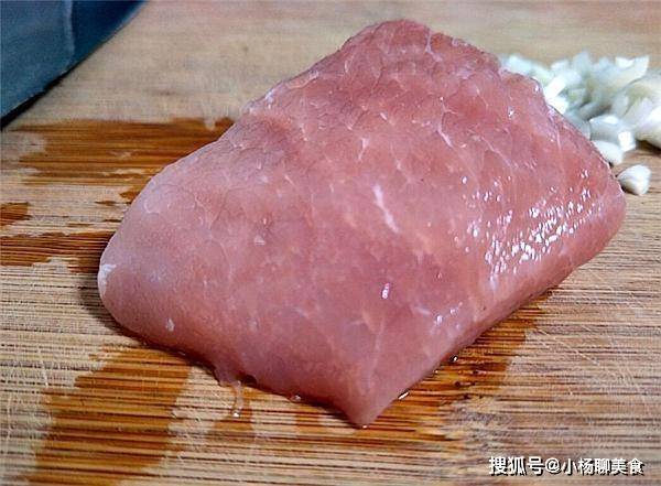 瘦肉怎么炒才能软嫩而不干硬 016cf58642d84d918eabbdc532935def.jpeg