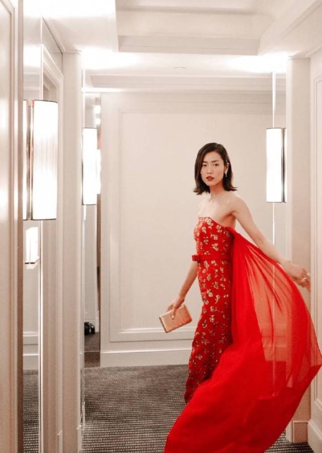 色调 刘雯把“中国红”穿到开挂！最美红色的高级感穿搭，和国庆节更配