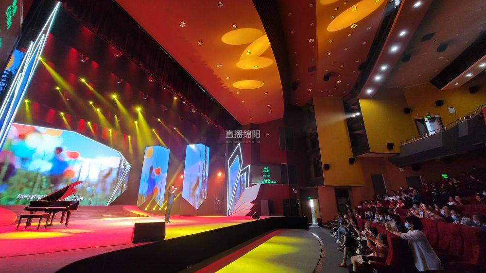 绵阳|吴刚：意外让他失去手臂 但歌唱给了他“翅膀”