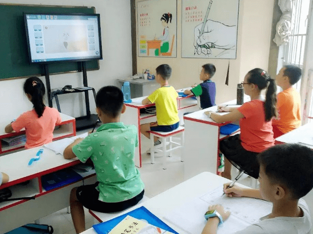 办学|幼儿园遇“招生慌”，多地变成“门可罗雀”，理解鼓励三胎原因了