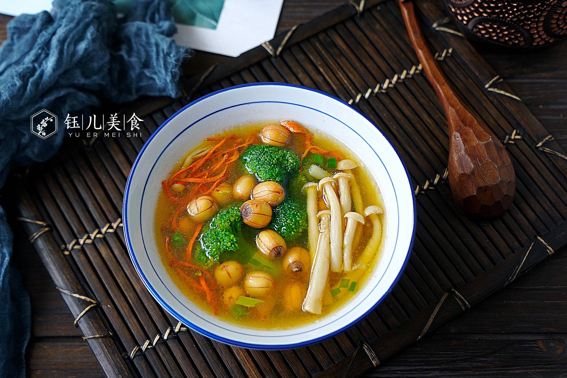 金秋十月 天气干燥多喝这蔬菜汤 鲜美又滋润补水 女人更要常喝 西兰花