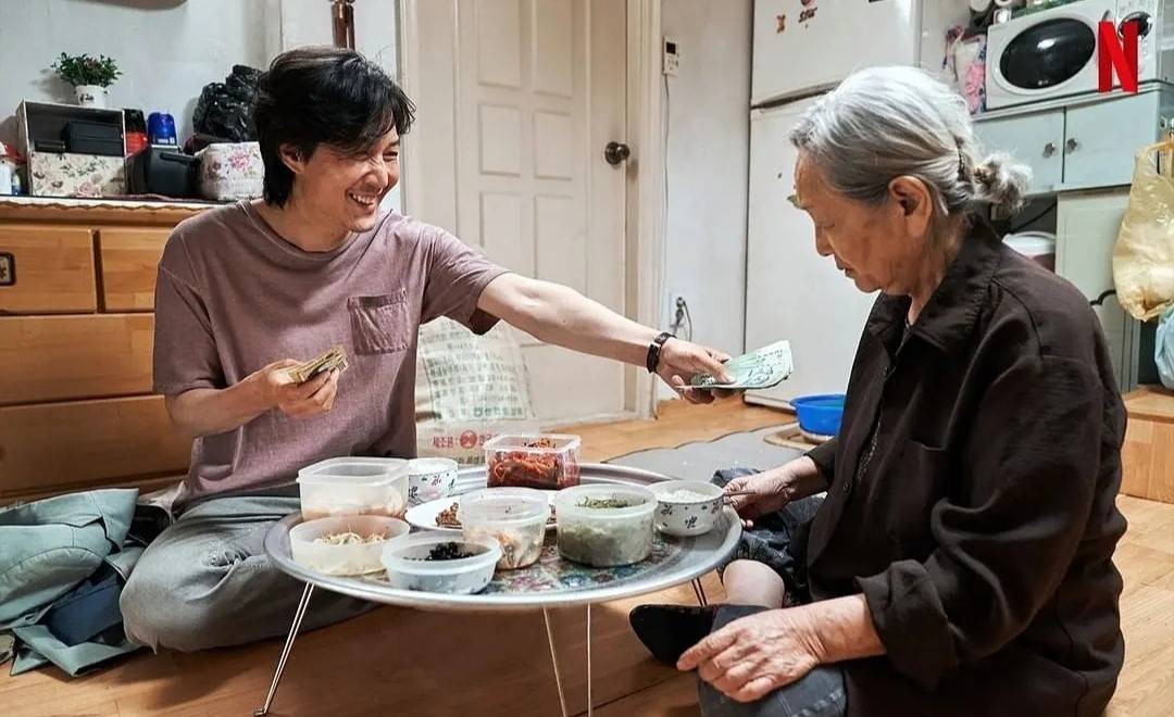 木头人|韩国影视界真敢拍,游戏也能玩出大屠杀,第一集就有两大影帝飙戏