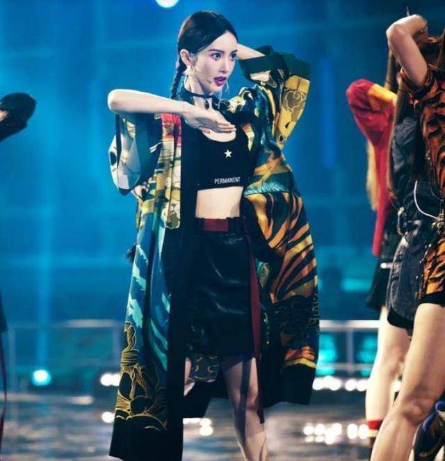 Made 有骨气!明星们换拖鞋上班的背后,我们该思考的国货现状!