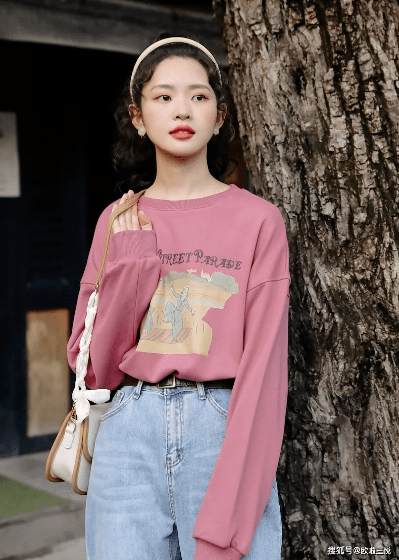 女生 女生卫衣穿搭推荐，时髦又好看