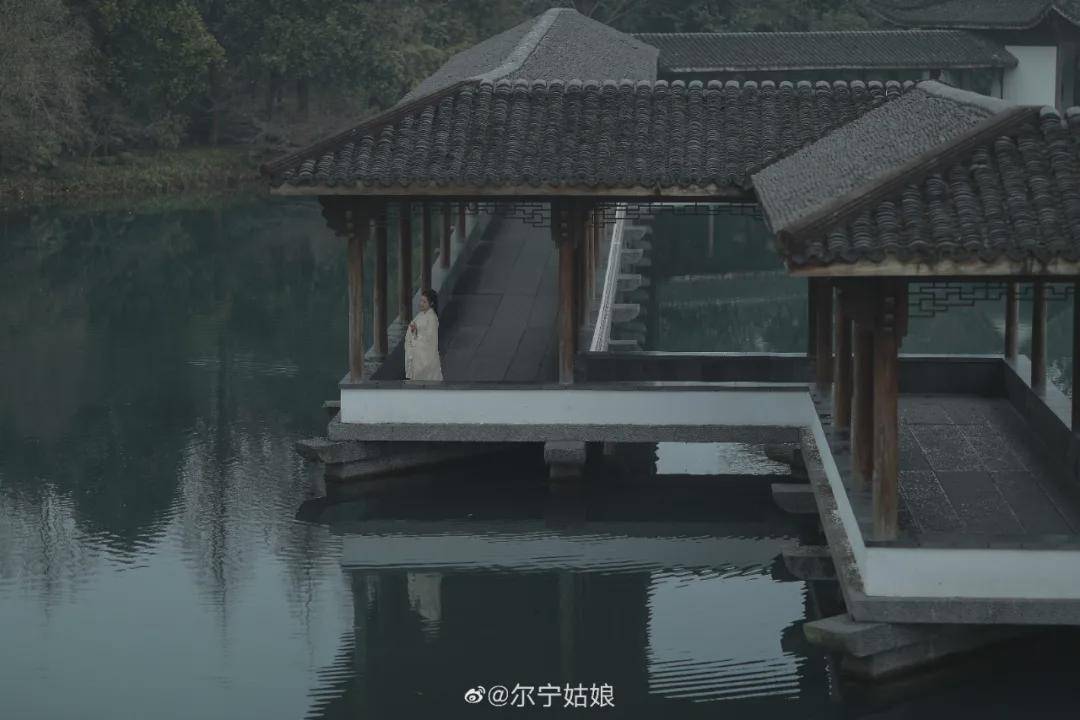 仙女 汉服小仙女:我历山河而来,江南又梦烟雨
