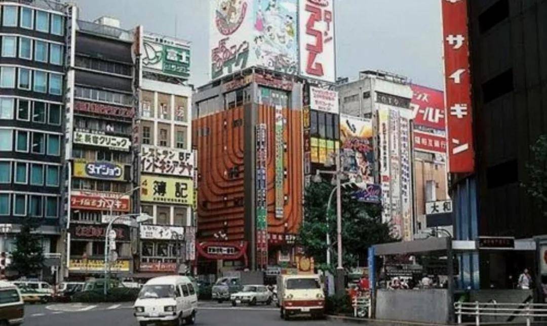 台湾从太太们的眼中钉变成美貌灾难户，是什么让她一路走土路？