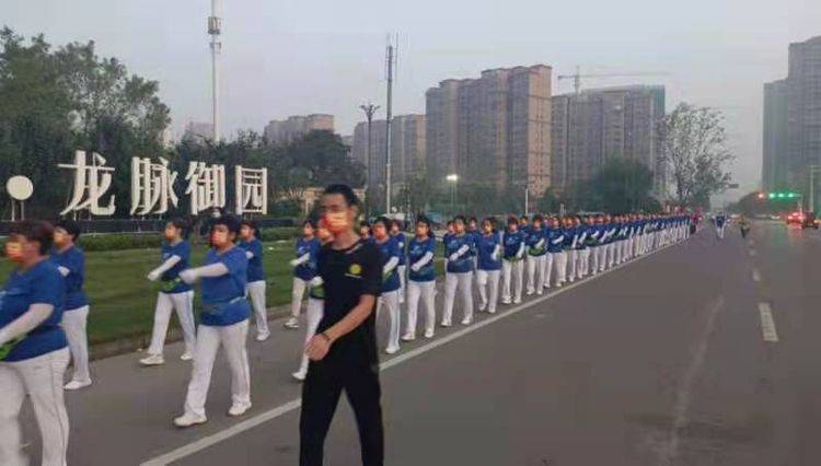 社区|东明县南关社区徒步队开展徒步活动喜迎国庆节