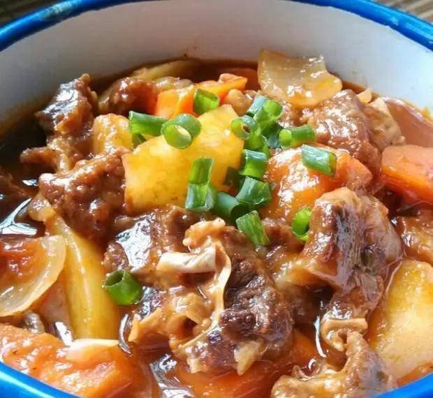 番茄洋葱牛腩饭 c3e543e91cd04177a7574f5c499497bb.jpeg