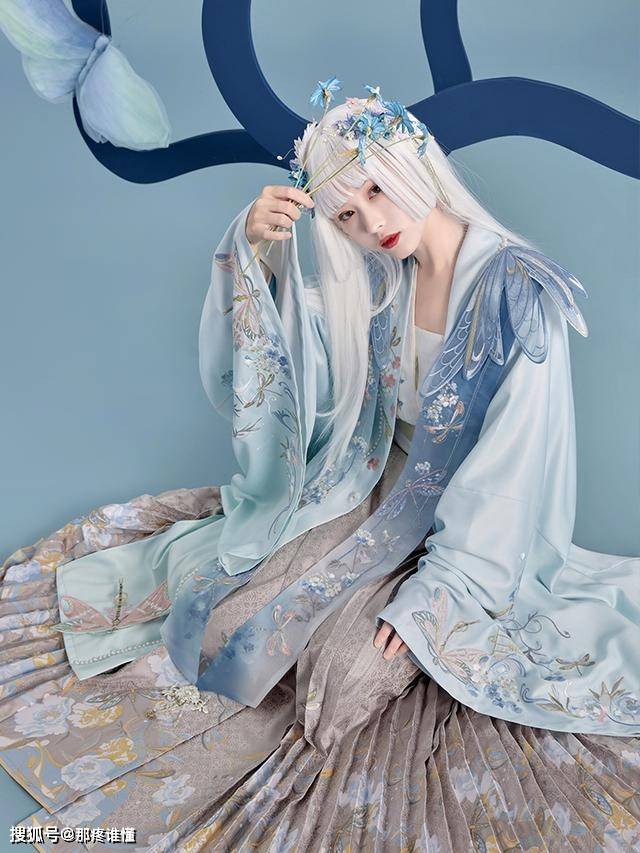 设计 被汉服“百迭裙”折服了，优雅端庄又大气，实在是够抢眼！