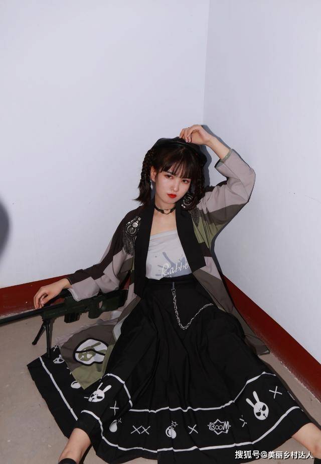 迷彩 最近火了一种“迷彩风”汉服，又酷又日常，设计感满满