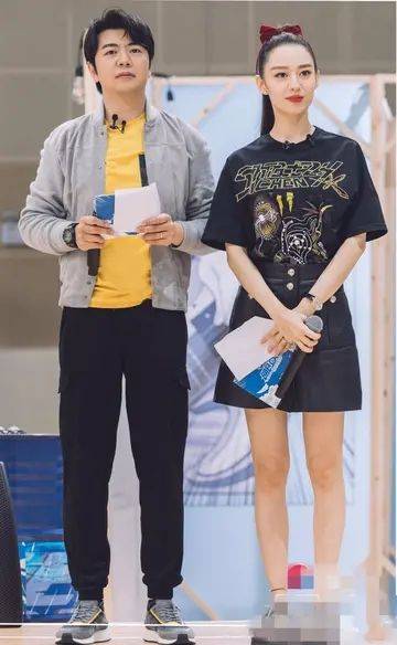 凹凸 没打光没修图的吉娜，穿红旗袍身材凹凸，气质比很多女明星都好！