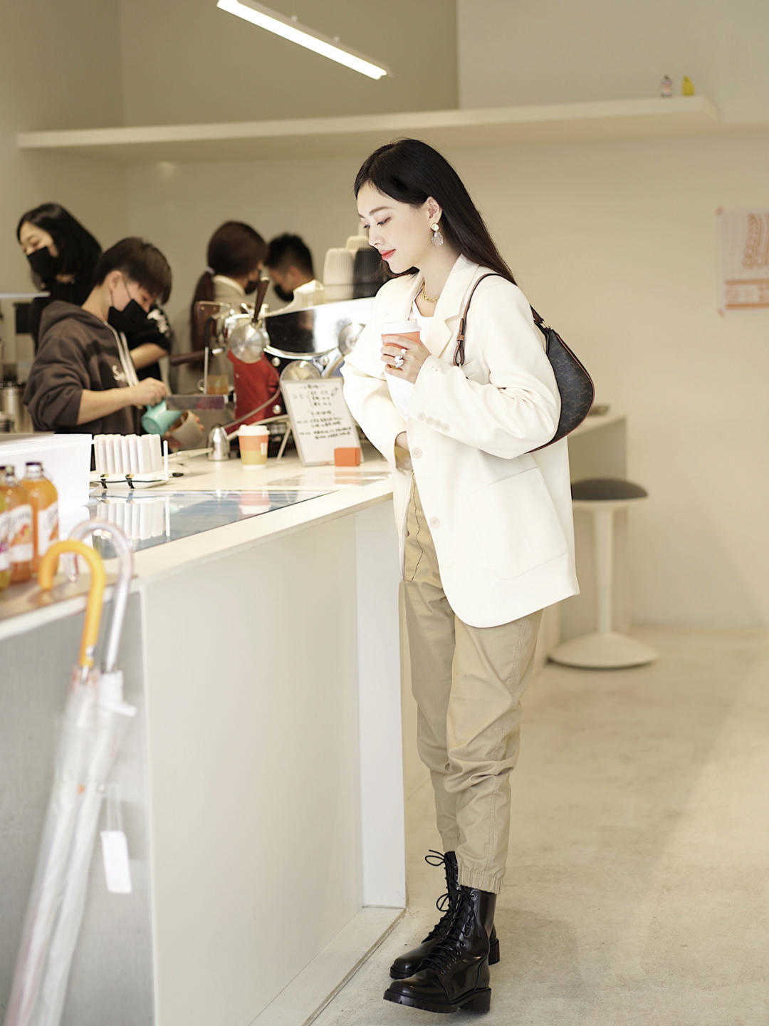 小个子 今年秋天,会穿搭的女生少不了这些单品,时髦精致又百搭