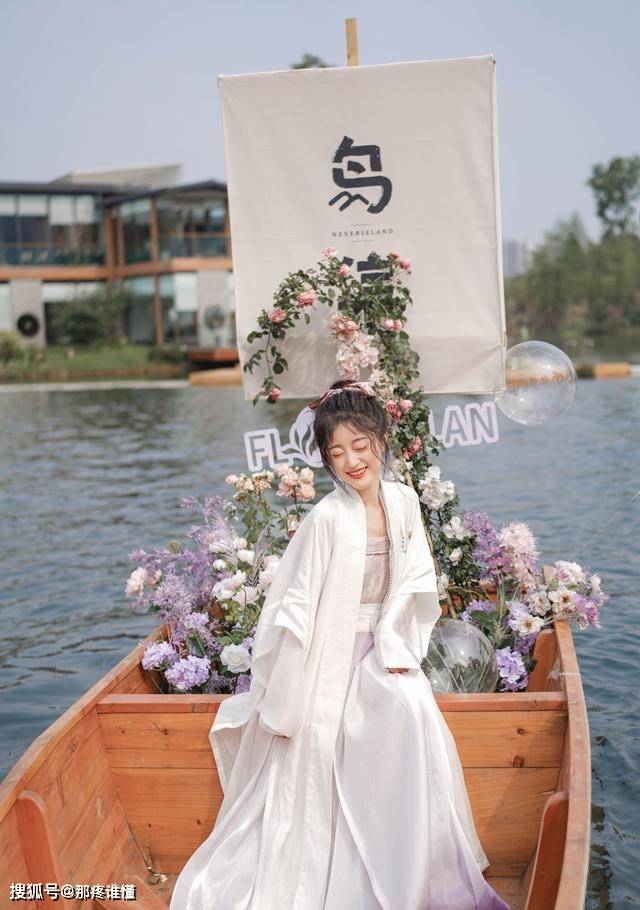 发型谁说穿汉服只能梳古典的发髻？“丸子头”一样可以美出新高度