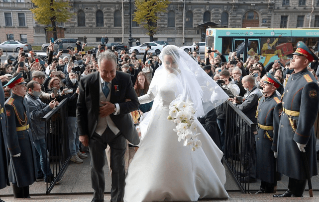 俄罗斯100多年来首个“王室婚礼”！40岁大公国大