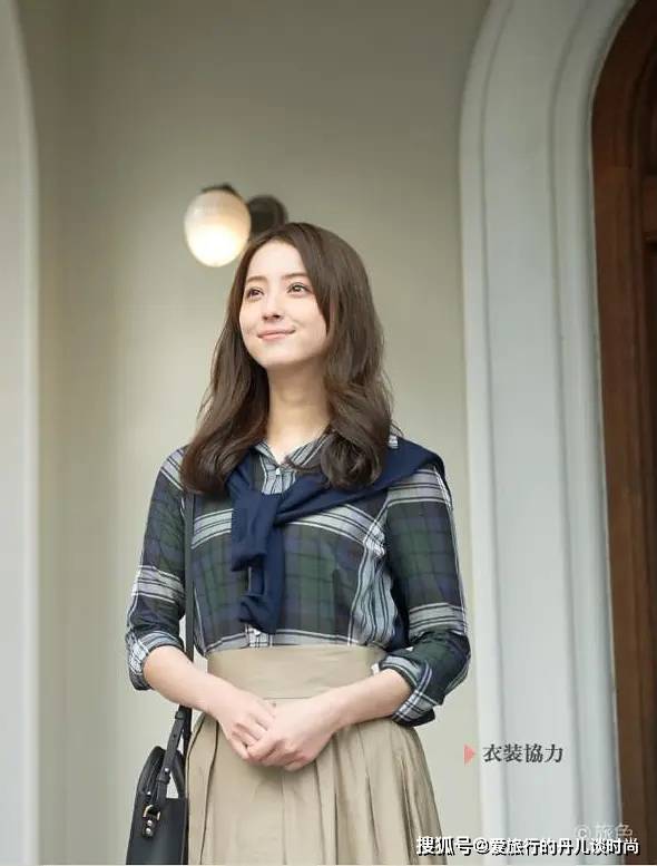 佐佐木希 “日本素颜最美女星”佐佐木希的百变时尚穿搭,每一套都好看
