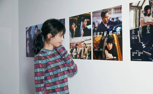 风情 白百何感觉瘦了不少，穿一字肩裙能看出锁骨，腰身也挺纤细的