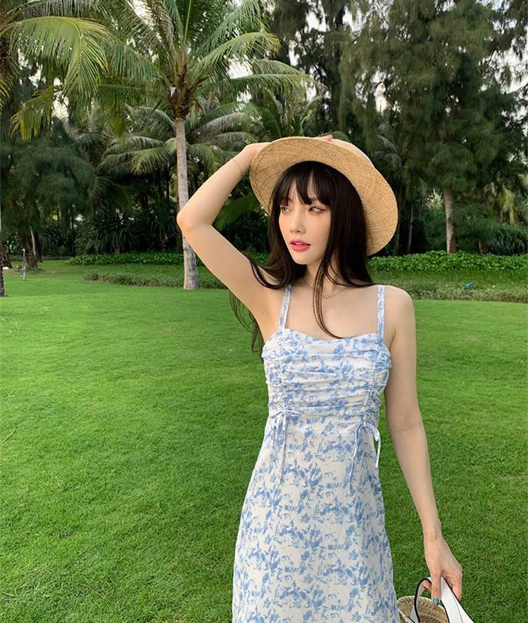 李小璐 李小璐无戏可拍也不消停，参加聚会占据C位不够，穿衣更是抢镜