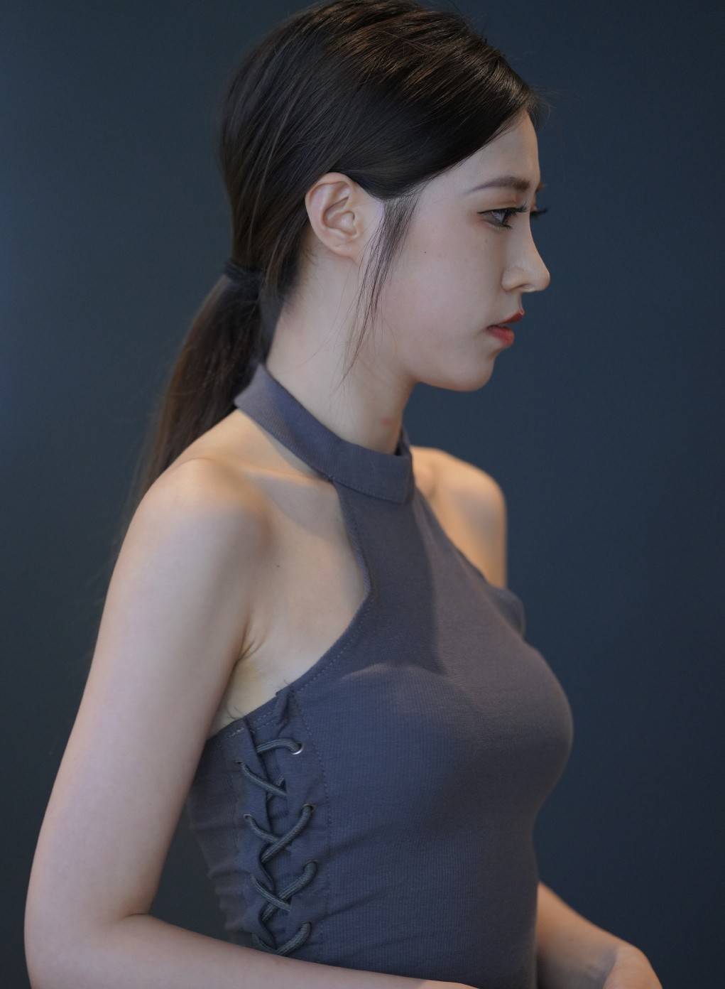 显得 这款衣服格外会显得腰线,简单有气质