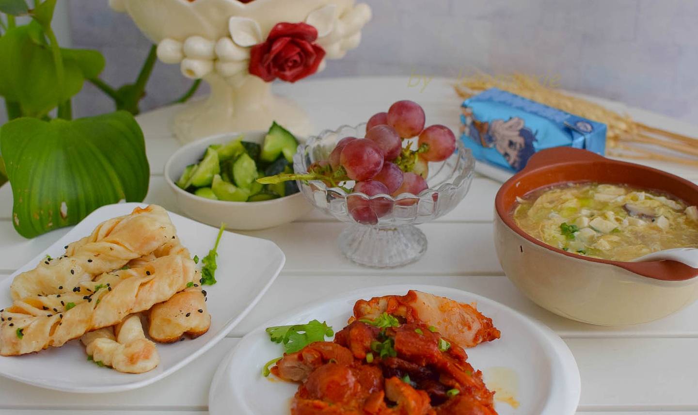 后用|晒我家孩子的营养早餐，有肉有蛋有可口面点，上桌10分钟就吃光