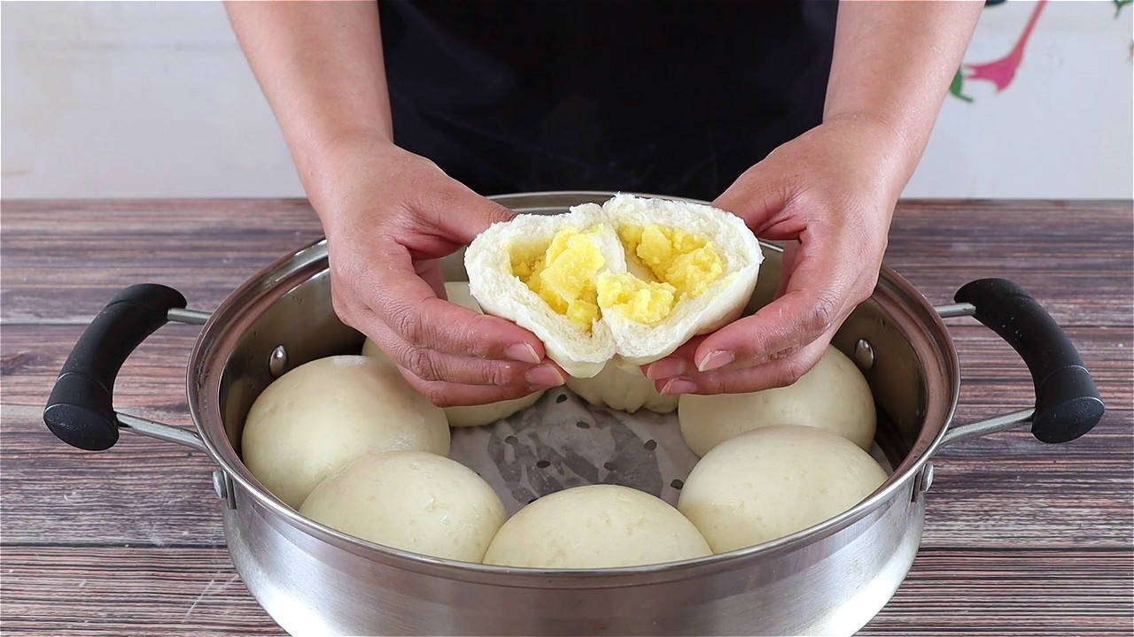 原创喜欢吃奶黄包的朋友们千万不要错过,这样做简单又美味呦!