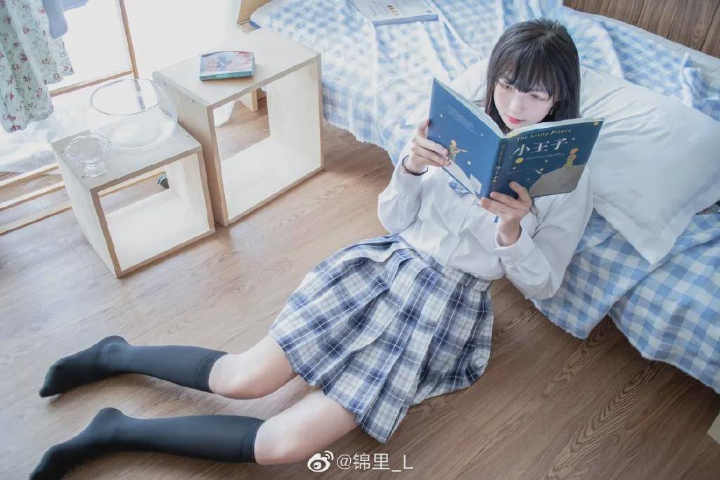 校服 JK校服：青春是蓝色的，是深远的天空，是放学后少女的心绪