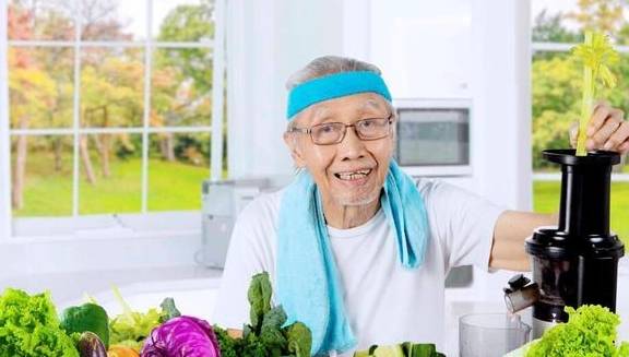 血液|睡前多喝水，使血液变“稀”了，就可以预防心梗和脑梗吗？