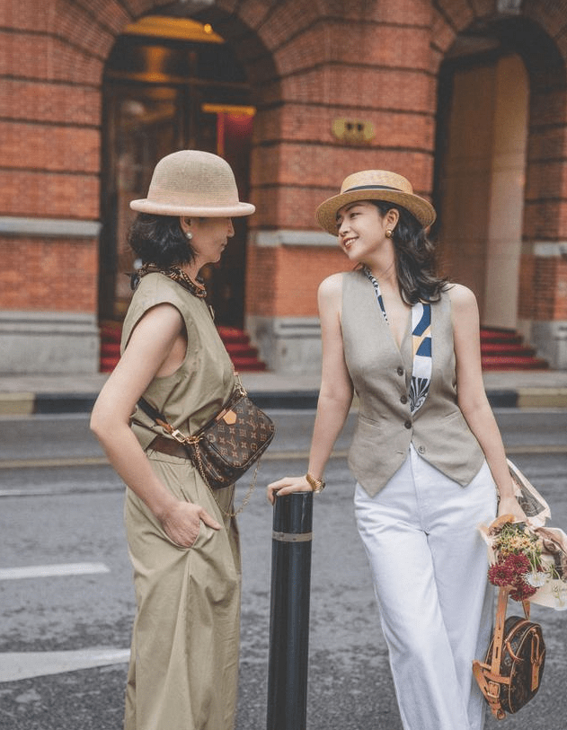 三木 无论30岁还是50岁,都要美美的,这对母女的神仙搭配,照穿就对了