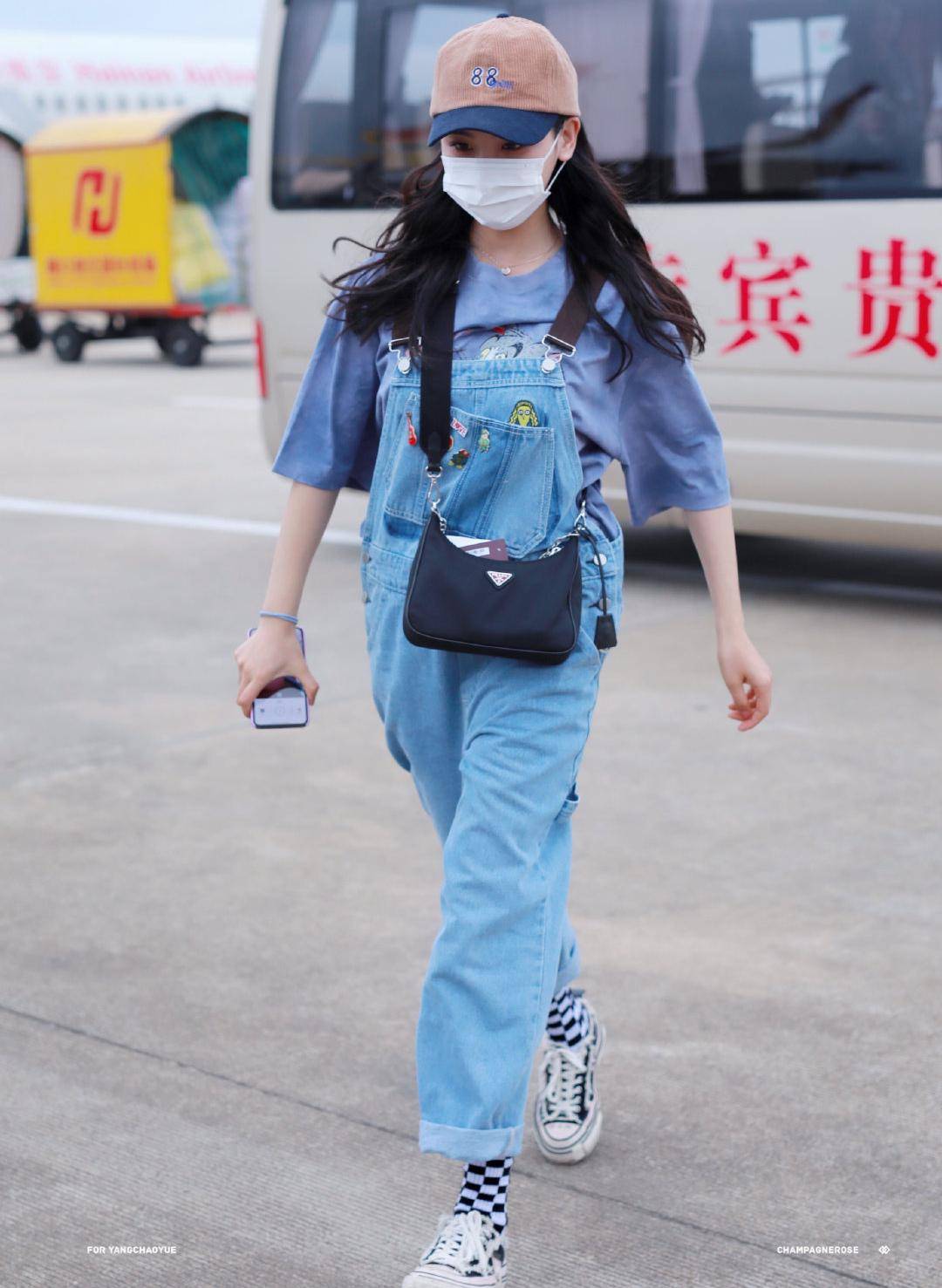 胶片 杨超越晒水手服胶片写真，清纯得像漫画里走出来的少女