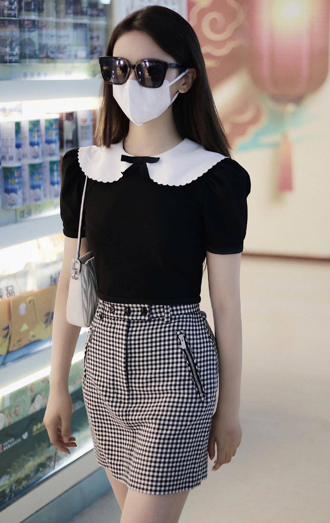 胶片 杨超越晒水手服胶片写真，清纯得像漫画里走出来的少女