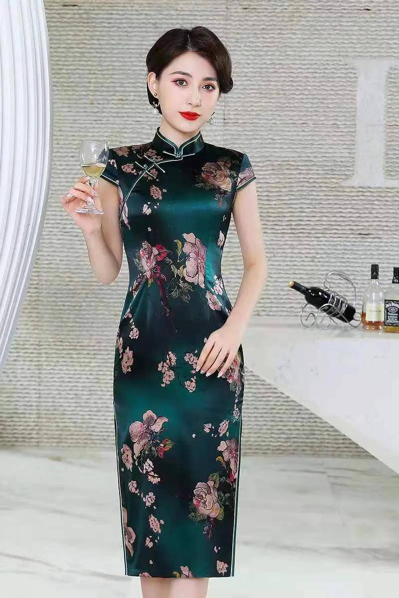 张爱玲 真丝旗袍，有着女人一样的似水柔情，让灵动的女人味儿显露无疑。