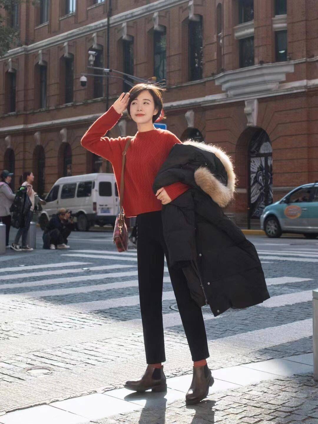 整体 秋天不妨可以试试红色的单品，张扬显白又有活力感