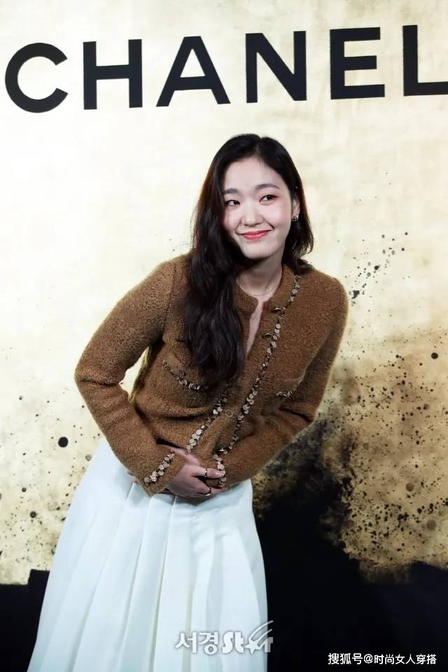 Chanel 遭男友劈腿再遇真爱，换100+时髦Look！30岁的她，靠什么俘获男神？