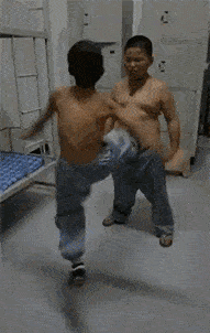 搞笑GIF趣圖:姑娘，嘴巴還可以這樣玩，今天長見識了！ 搞笑整蠱 第4张