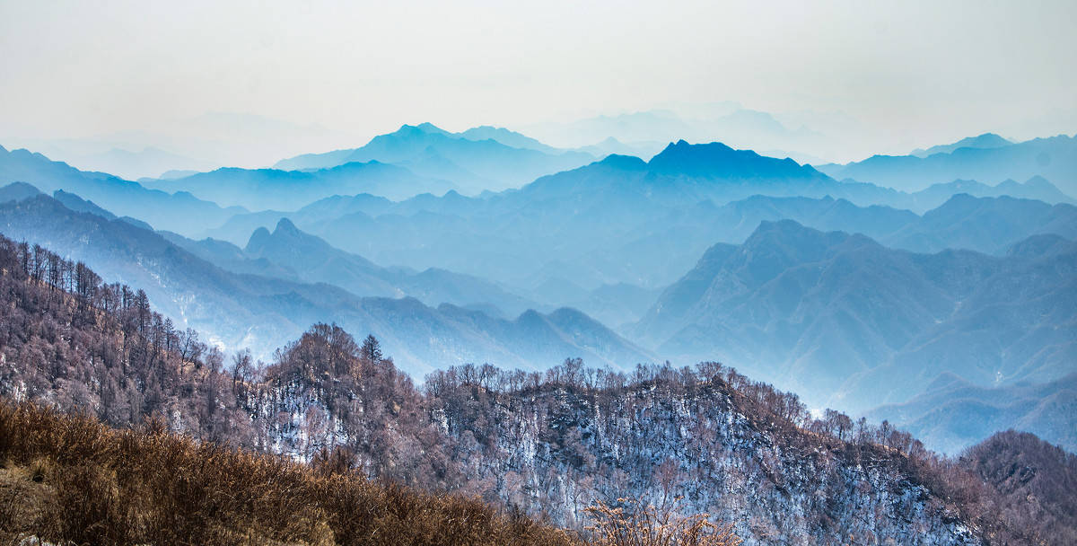 一个地处冀晋两省交界的景点，层峦叠翠，幽峡如画，瀑布成群