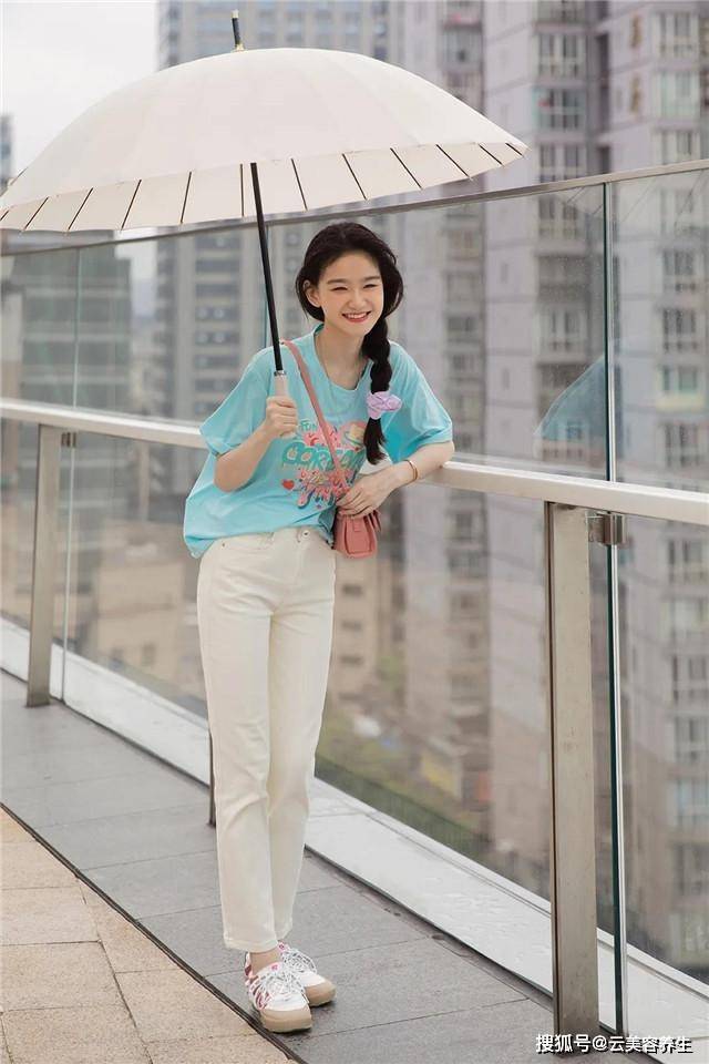 身材 这个初秋除了小裙子外，还有知性耐看的裤装，休闲百搭让人偏爱