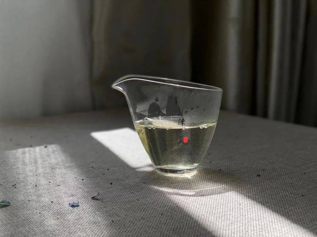 茶叶|为什么白茶泡了2次就淡了，耐泡度不如红茶和岩茶？真相来了