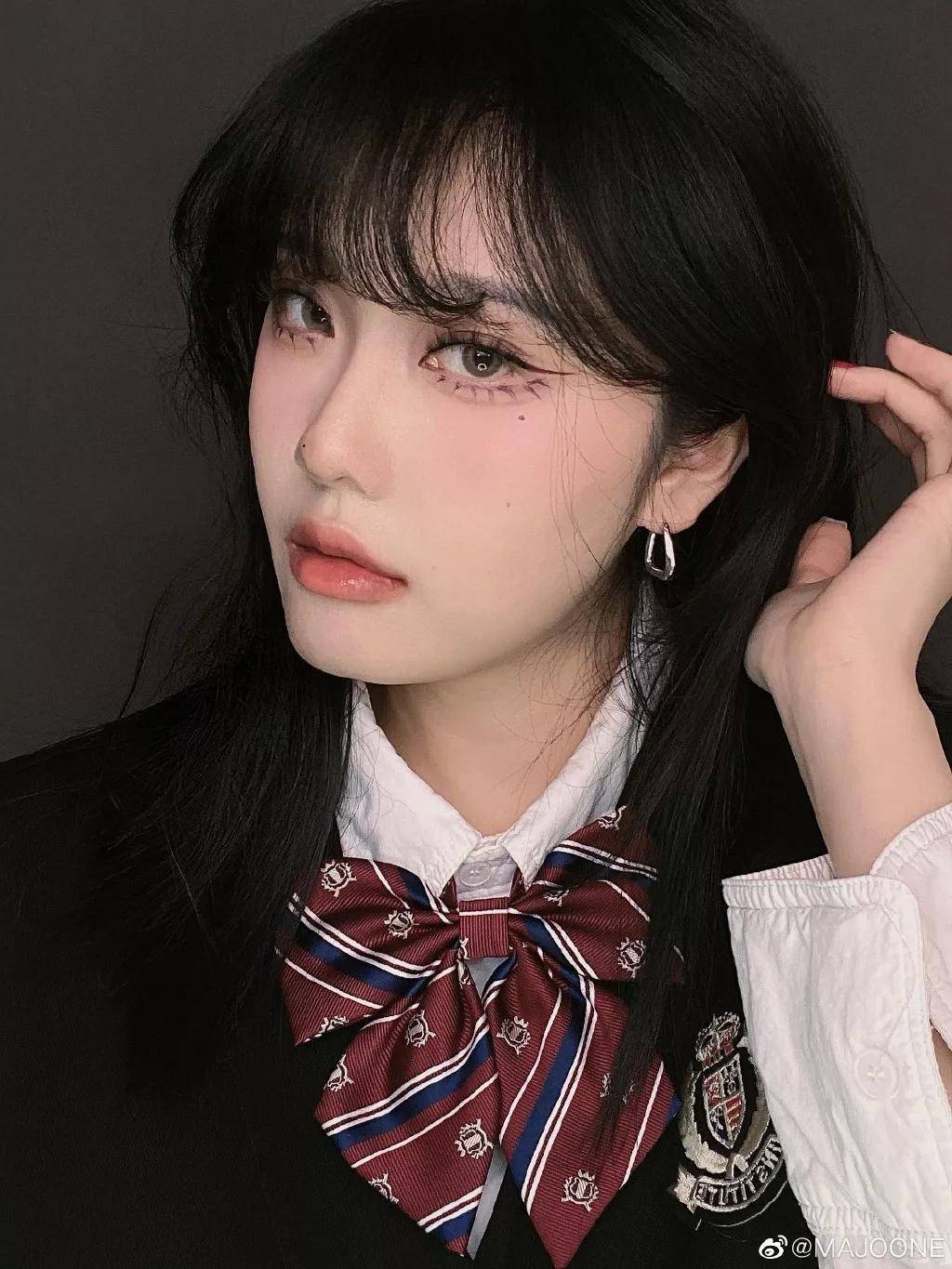 音分从呆瓜素颜到美漫小野猫，堪称徒手整形的抖音换头博主？