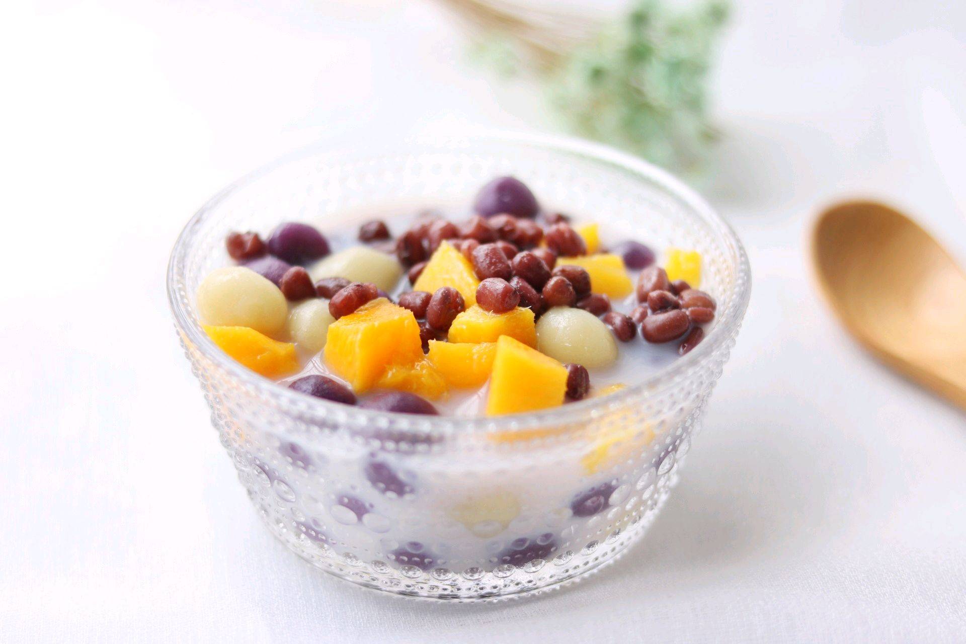 原创自己做的椰浆芋圆,比甜品店的好吃多了,没有添加更健康