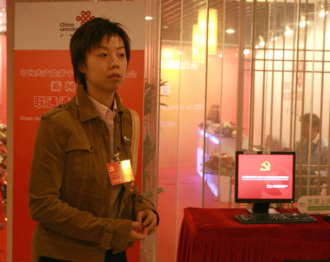 张怡宁 大魔王张怡宁40岁生日真隆重，穿网纱衣好温柔，女儿小嘴似妈翻版